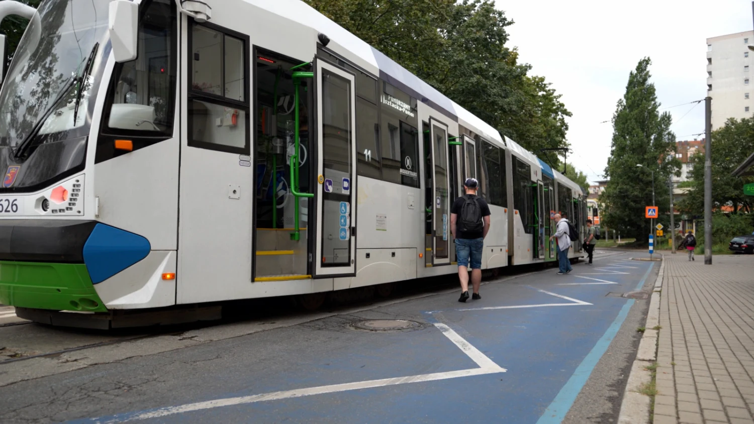Częściowo niskopodłogowe Moderusy wyjechały na trasę „6”. Jest lepiej, ale to kropla w morzu potrzeb